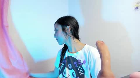 Snapshot of alanalois_ chatting on 14, 9, 2025 ALANA Please follow me  online show from 14, 9, 2025