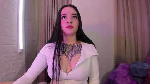 Snapshot of alanna_love01 chatting on 10, 1, 2025 Alanna online show from 10, 1, 2025