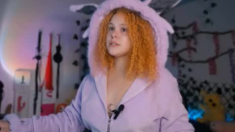 Snapshot of alaska_colors chatting on 12, 10, 2025 Caro online show from 12, 10, 2025