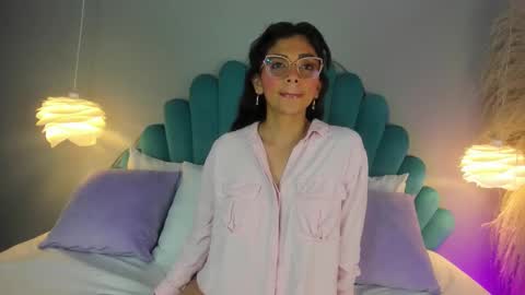 Alassia Hocthner online show from 27, 10, 2025