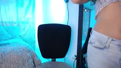 Snapshot of aleeehsanz chatting on 17, 12, 2024 online show from 17, 12, 2024