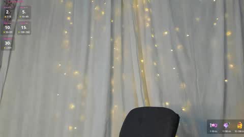 Snapshot of aleja_rossi chatting on 18, 12, 2025 Aleja online show from 18, 12, 2025