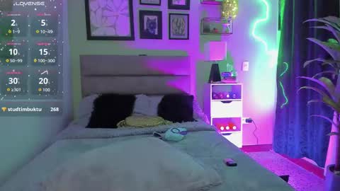 Snapshot of alejaaqueen_ chatting on 10, 9, 2025 Aleja Queen online show from 10, 9, 2025