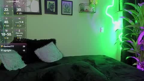 Snapshot of alejaaqueen_ chatting on 3, 10, 2025 Aleja Queen online show from 3, 10, 2025