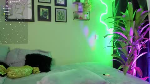 Snapshot of alejaaqueen_ chatting on 15, 10, 2025 Aleja Queen online show from 15, 10, 2025