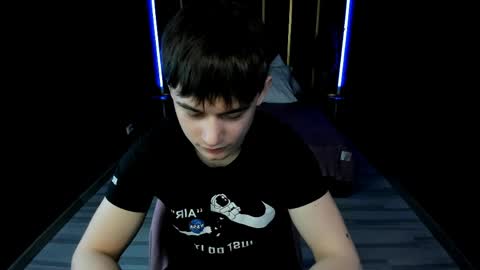 Snapshot of alejandro_ellias chatting on 5, 4, 2026 Alejandro online show from 5, 4, 2026