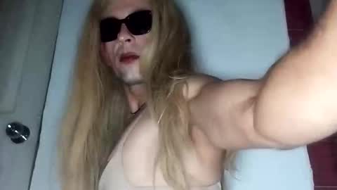 Snapshot of alejandrochao84 chatting on 28, 10, 2025 alejandrochao84 online show from 28, 10, 2025