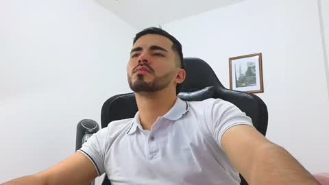 alejandroo_7 online show from 4, 1, 2025