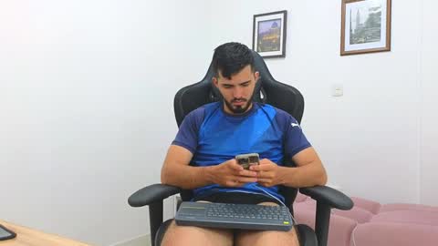 alejandroo_7 online show from 31, 1, 2025