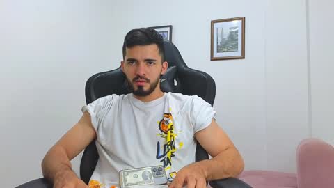 alejandroo_7 online show from 2, 2, 2025