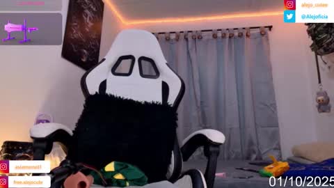 Snapshot of alejo_cute chatting on 1, 10, 2025 alejo_cute online show from 1, 10, 2025