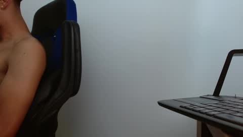 Snapshot of alejo_hot23 chatting on 30, 1, 2025 David online show from 30, 1, 2025