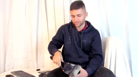 Snapshot of alejosot chatting on 8, 3, 2025 Alejandro online show from 8, 3, 2025