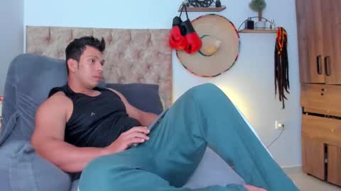 Snapshot of alejostrong chatting on 11, 1, 2026 alejostrong online show from 11, 1, 2026