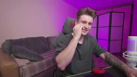 Snapshot of aleks_fisher chatting on 10, 11, 2025 Alex and Linar online show from 10, 11, 2025