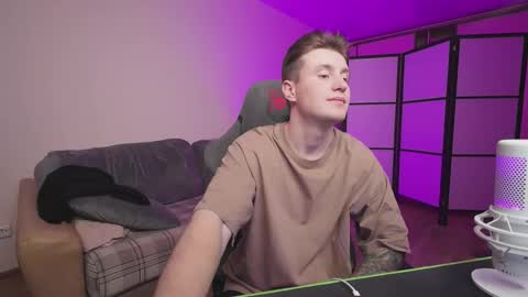 Snapshot of aleks_fisher chatting on 11, 11, 2025 Alex and Linar online show from 11, 11, 2025