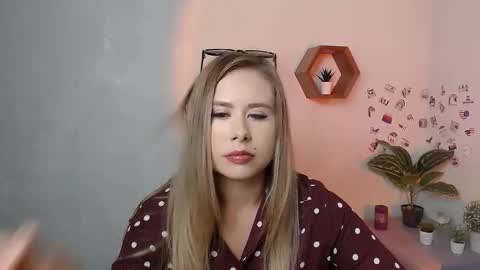 Snapshot of alenagessi_ chatting on 13, 9, 2025 Alena online show from 13, 9, 2025