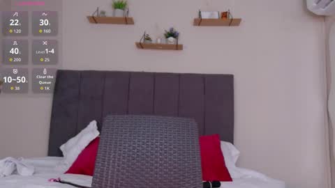 Snapshot of ales_bloom chatting on 30, 10, 2025 Ales online show from 30, 10, 2025