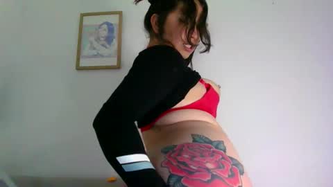 Snapshot of aleska_dollx chatting on 15, 4, 2026 QUEEN OFF MILk IM BACK 15 NOV online show from 15, 4, 2026