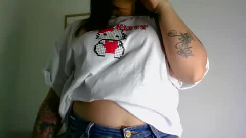 Snapshot of aleska_dollx chatting on 22, 4, 2026 QUEEN OFF MILk IM BACK 15 NOV online show from 22, 4, 2026