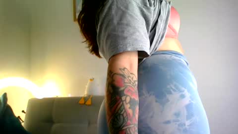 Snapshot of aleska_dollx chatting on 29, 5, 2026 QUEEN OFF MILk IM BACK 15 NOV online show from 29, 5, 2026