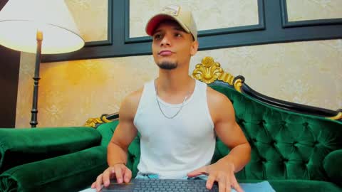 Snapshot of aless_king chatting on 5, 2, 2025 Alessandro King online show from 5, 2, 2025