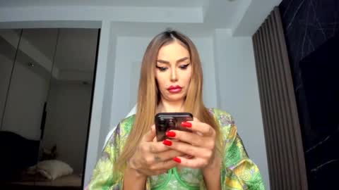 Snapshot of alessa_burns chatting on 2, 2, 2025 Alessa online show from 2, 2, 2025