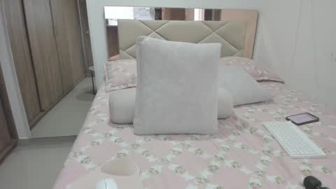 Snapshot of alessa_m71 chatting on 8, 10, 2025 Alessa Moreno online show from 8, 10, 2025