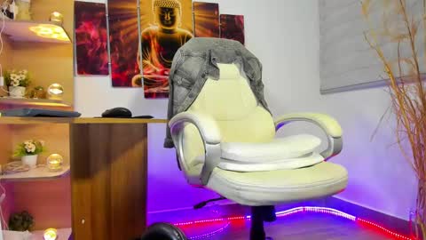 ALESSANDRO  WYE online show from 30, 1, 2025