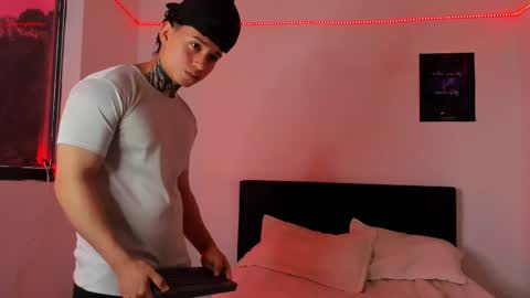 Snapshot of alessandro_wolf chatting on 24, 2, 2025 Alessandro online show from 24, 2, 2025