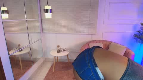 Snapshot of alessia_moon1 chatting on 10, 10, 2025 Alejandra  online show from 10, 10, 2025