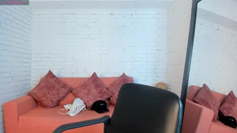 Snapshot of alessia_taylorr chatting on 27, 10, 2025 Alessia  Everyday From 0530 to 1430 Col Time online show from 27, 10, 2025