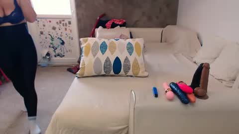 Snapshot of alesyadollblonde chatting on 15, 12, 2025 AlesyadollBlonde online show from 15, 12, 2025