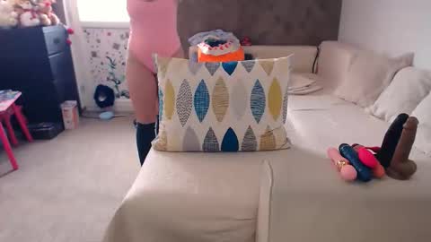 Snapshot of alesyadollblonde chatting on 15, 1, 2026 AlesyadollBlonde online show from 15, 1, 2026