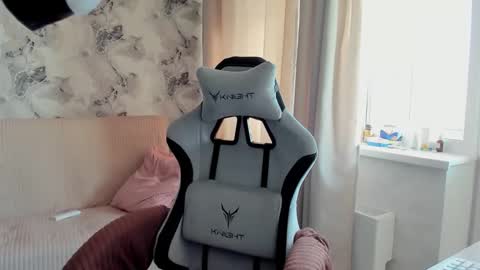 Snapshot of aletta_oushen chatting on 19, 9, 2025 Aletta Oushen online show from 19, 9, 2025