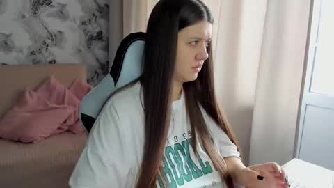 Snapshot of aletta_oushen chatting on 2, 10, 2025 Aletta Oushen online show from 2, 10, 2025