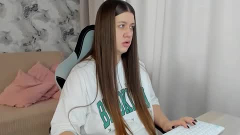 Snapshot of aletta_oushen chatting on 6, 10, 2025 Aletta Oushen online show from 6, 10, 2025