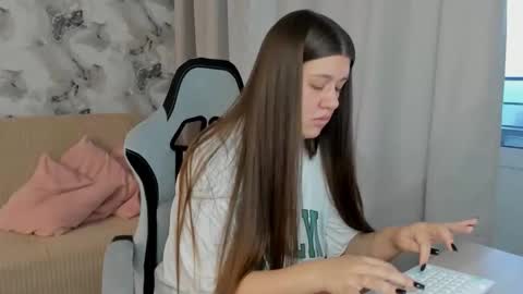 Snapshot of aletta_oushen chatting on 8, 10, 2025 Aletta Oushen online show from 8, 10, 2025