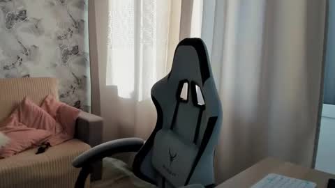 Snapshot of aletta_oushen chatting on 19, 10, 2025 Aletta Oushen online show from 19, 10, 2025