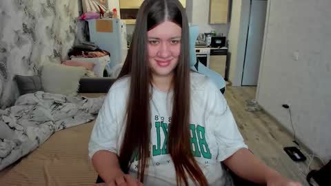 Snapshot of aletta_oushen chatting on 12, 11, 2025 Aletta Oushen online show from 12, 11, 2025