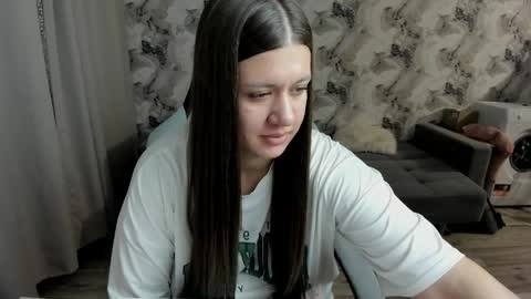 Snapshot of aletta_oushen chatting on 1, 4, 2026 Aletta Oushen online show from 1, 4, 2026