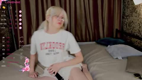 Snapshot of alettaeve chatting on 22, 9, 2025 Lola online show from 22, 9, 2025