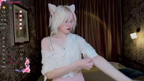 Snapshot of alettaeve chatting on 8, 10, 2025 Lola online show from 8, 10, 2025