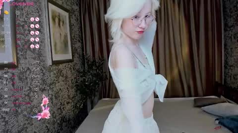 Snapshot of alettaeve chatting on 10, 10, 2025 Lola online show from 10, 10, 2025