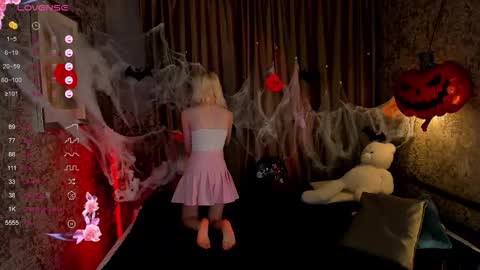 Snapshot of alettaeve chatting on 22, 10, 2025 Lola online show from 22, 10, 2025