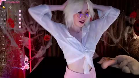 Snapshot of alettaeve chatting on 25, 10, 2025 Lola online show from 25, 10, 2025