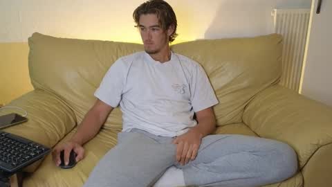 Snapshot of alex83530 chatting on 24, 10, 2025 Alex83530 online show from 24, 10, 2025