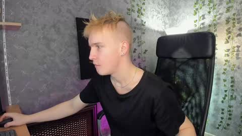 Snapshot of alex__sweet chatting on 5, 1, 2025 your Alex online show from 5, 1, 2025