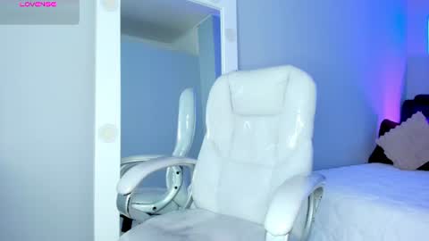 Snapshot of alex_cute77 chatting on 6, 7, 2026 alex online show from 6, 7, 2026