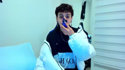 Snapshot of alex_poett chatting on 31, 1, 2025 Residente0xxx online show from 31, 1, 2025